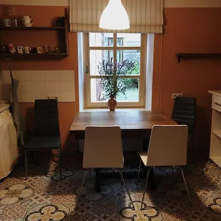 Nyaraló Koka Majina Ar Darzu Blakus Lielupei